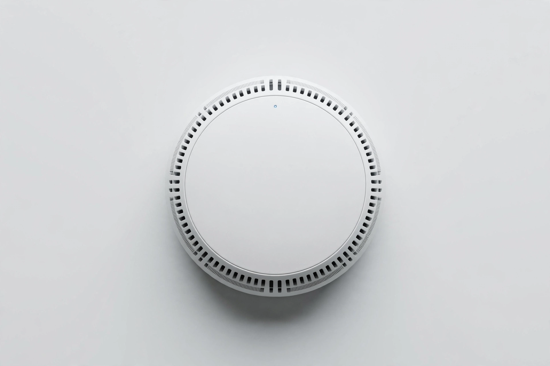 Compact round white Wi-Fi smart smoke detector
